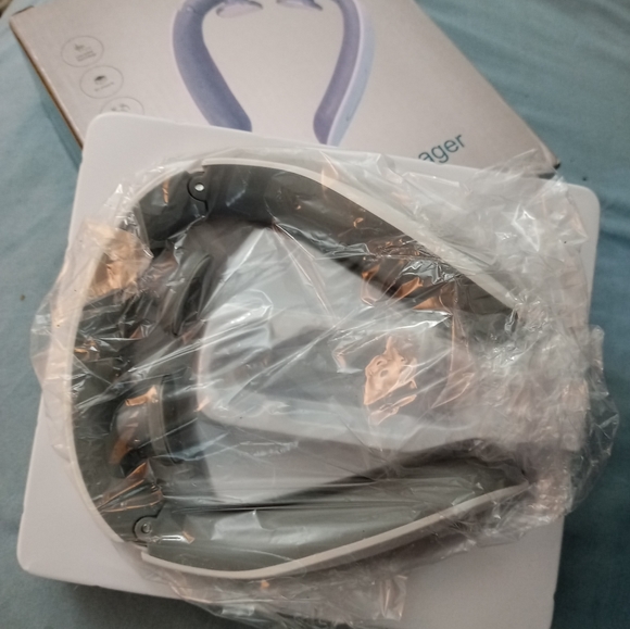 Smart neck massager - Picture 2 of 3